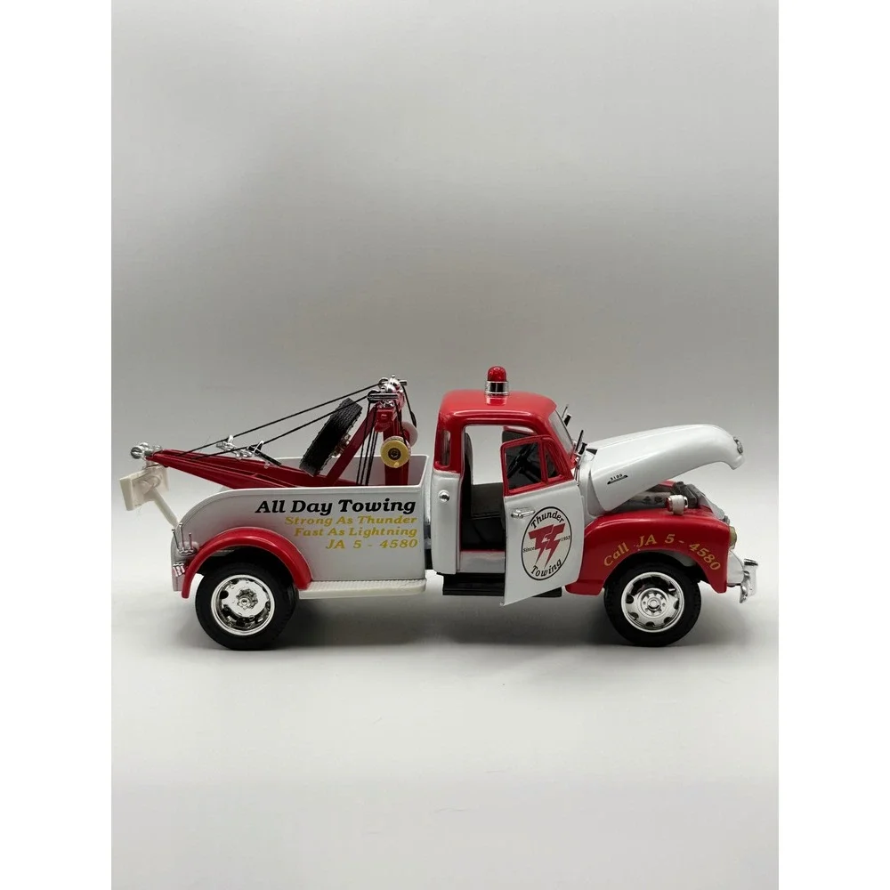 1953 Chevrolet 3100 Tow Truck Diecast Red White Thunder Towing Wrecker‎ 1/24